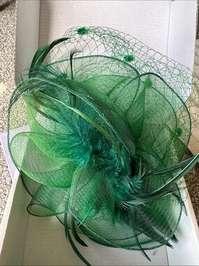 Emerald Feather Mesh Fascinator Hat for Women